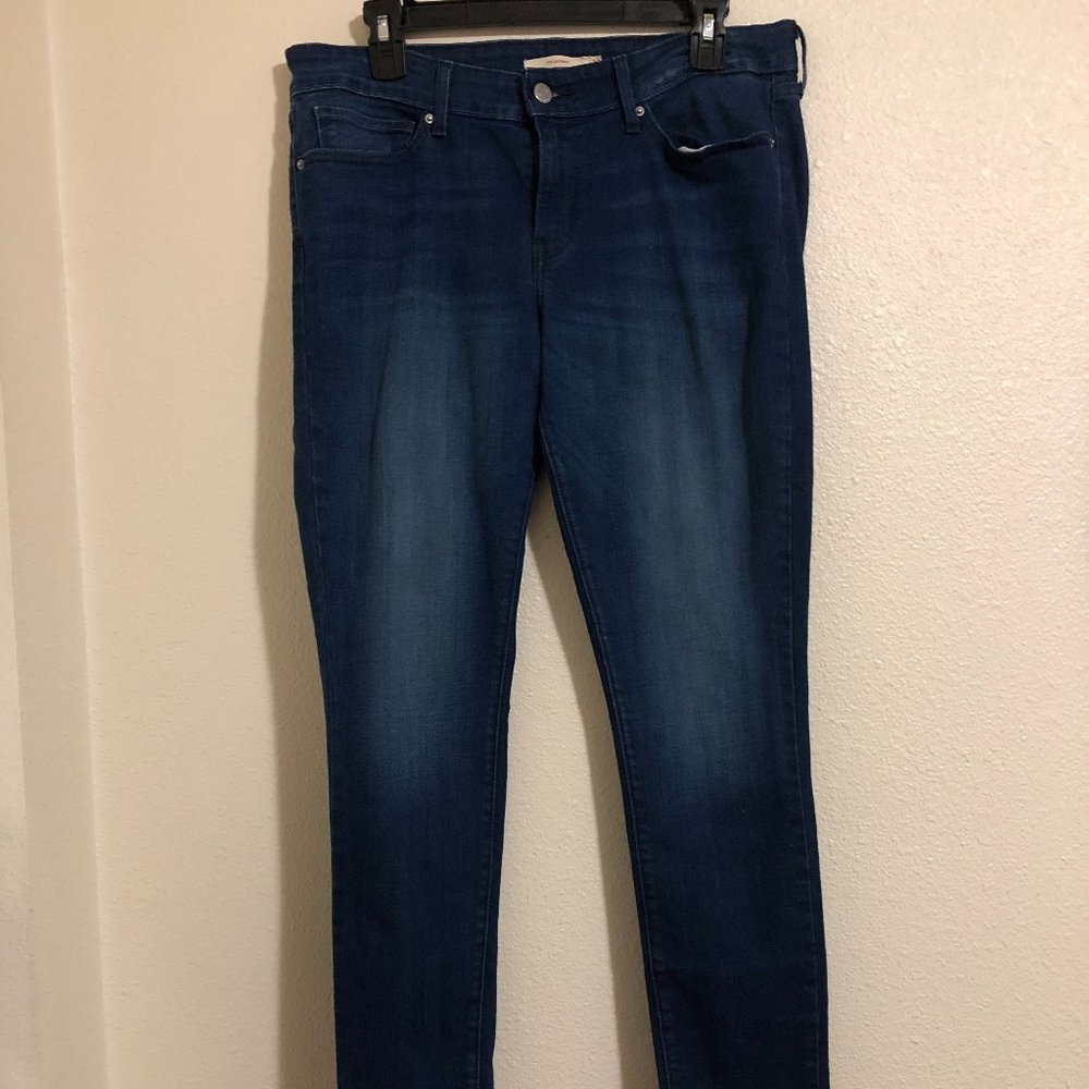 LIKE NEW LEVIS 711 SKINNY JEANS